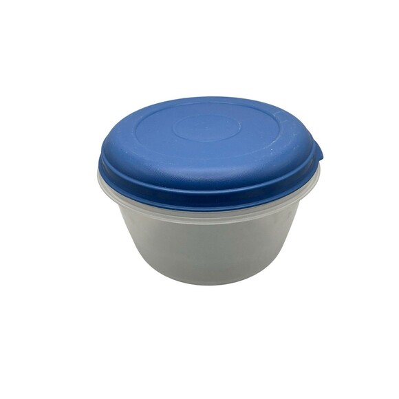 Vintage Rubbermaid Servin' Saver 6 Cup Round Storage Container #8 Blue Lid - Picture 1 of 4